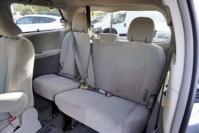 Used 2014 Silver Toyota LE image 17