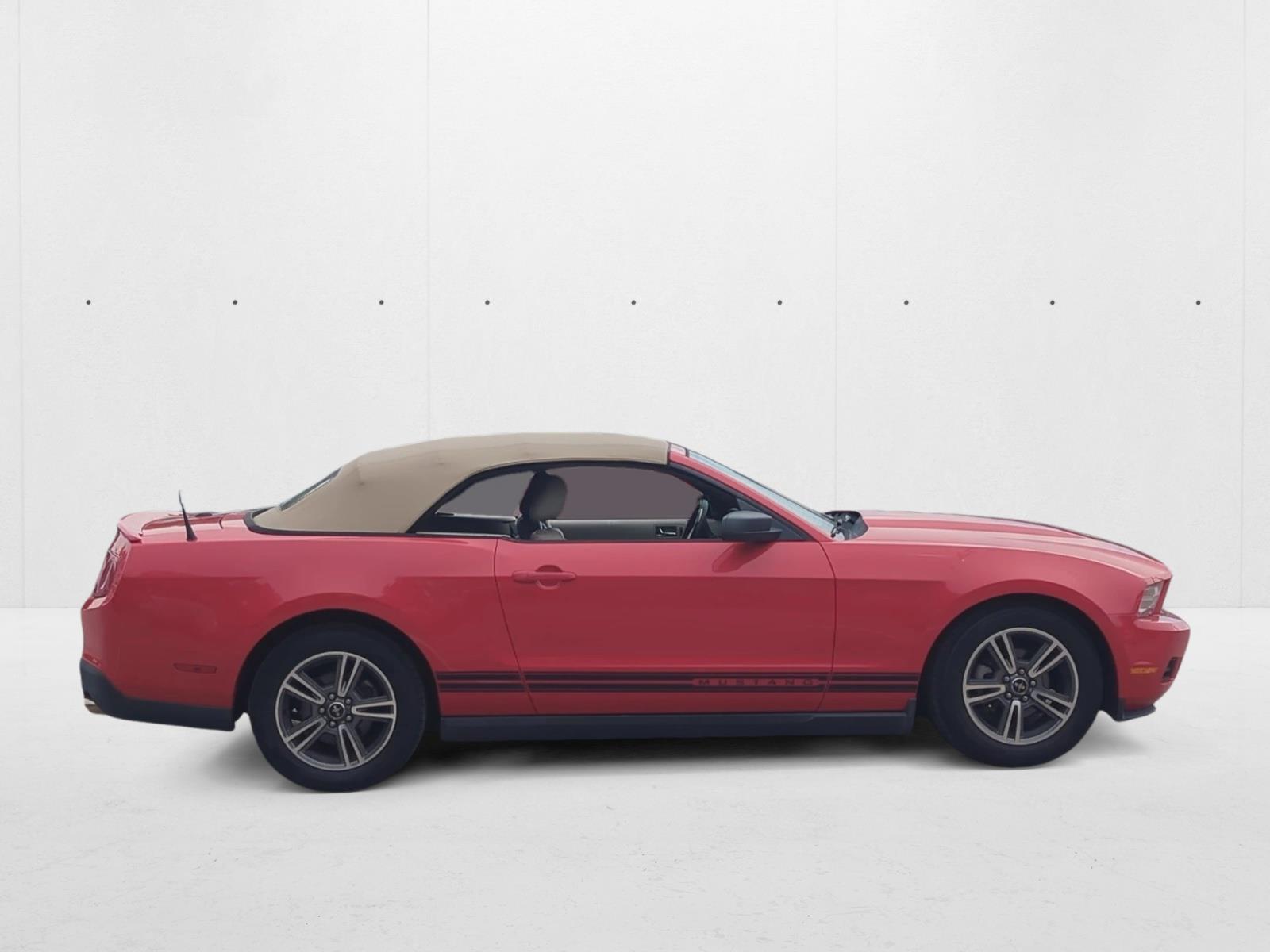 2010 Ford Mustang Convertible photo 4