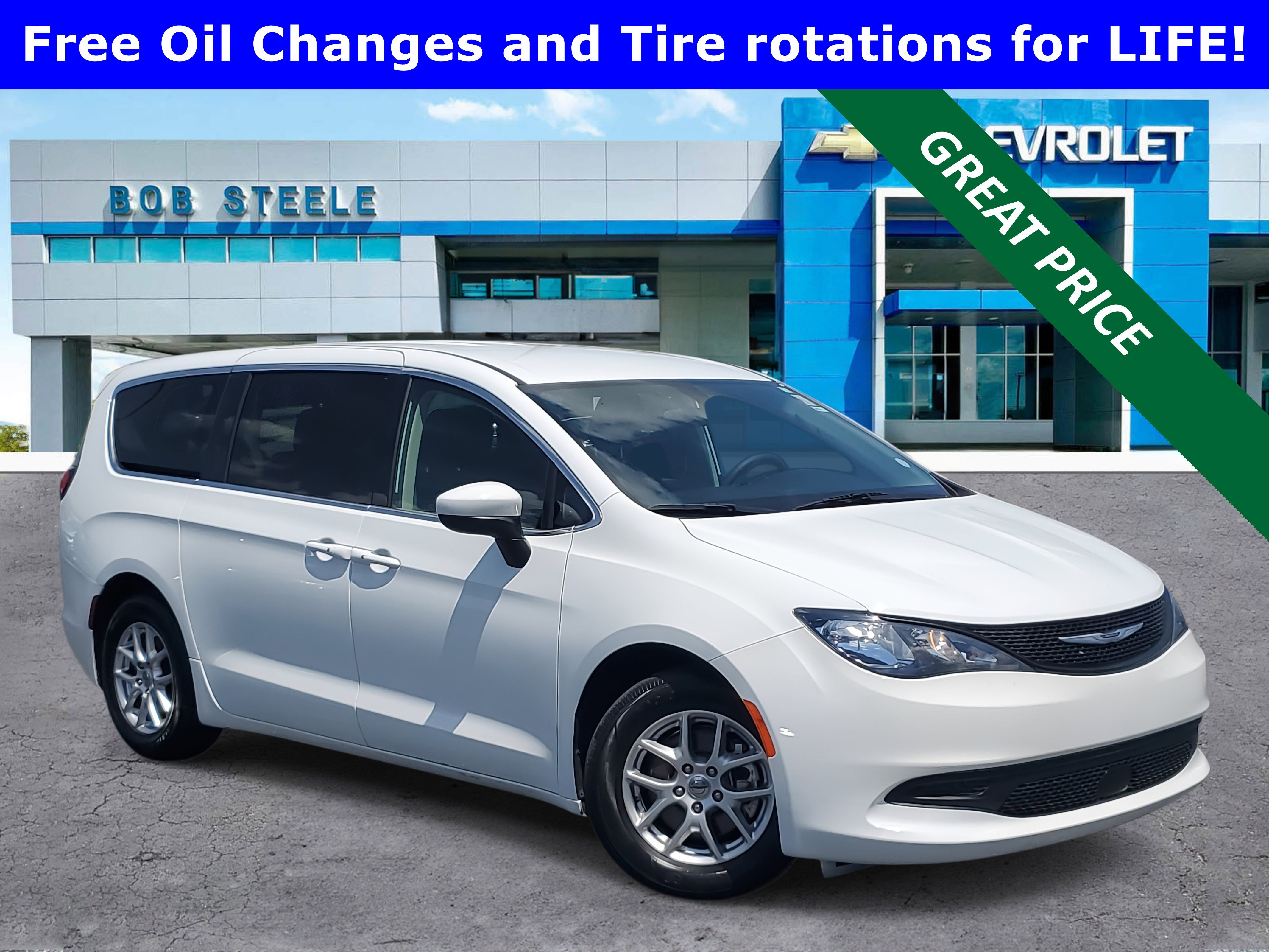 Pre-Owned 2022 Chrysler Voyager LX's photo