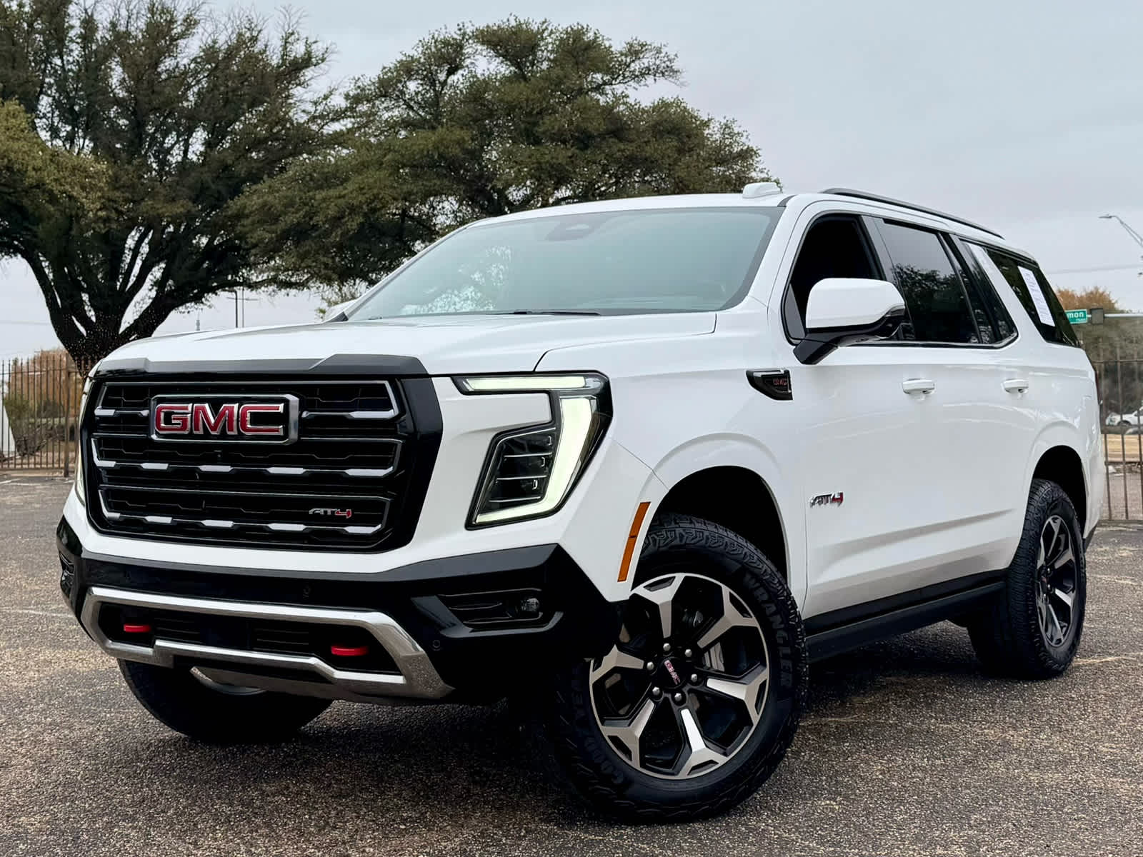 2025 GMC Yukon AT4's photo