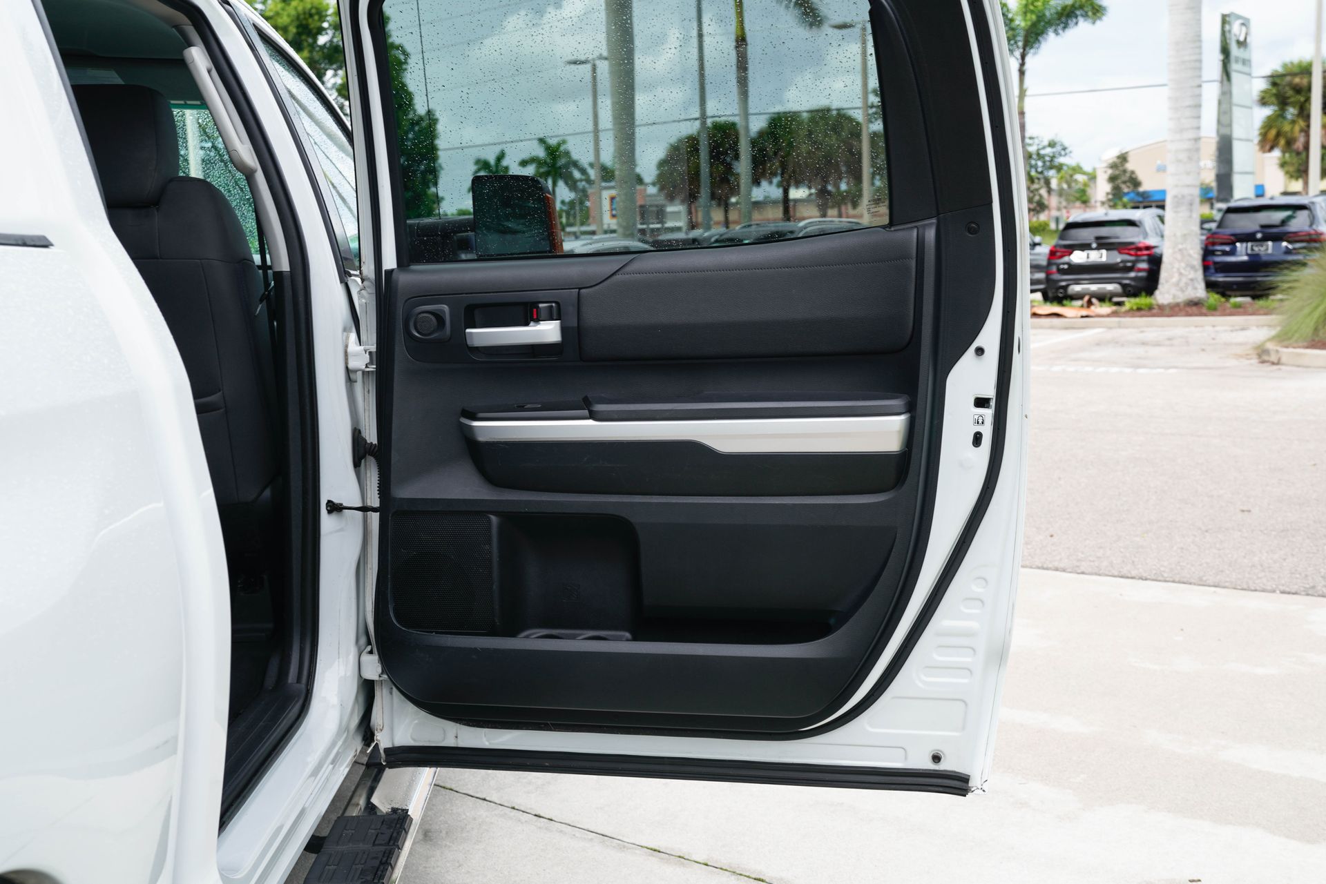 2016 Toyota Tundra SR5 photo 30