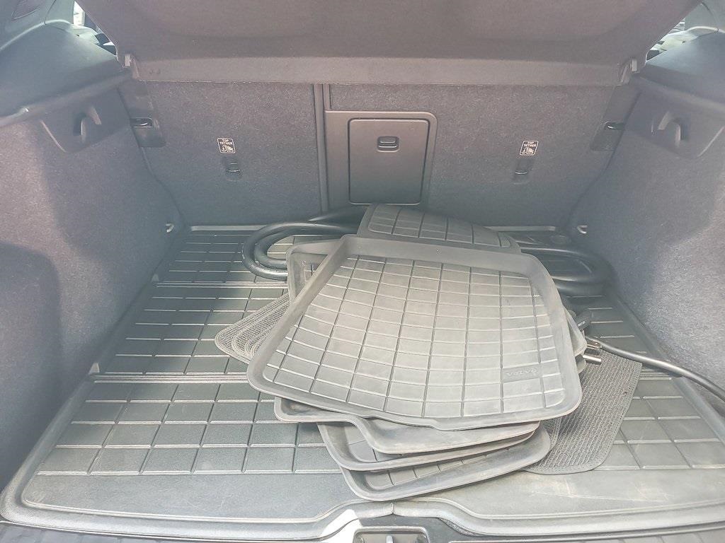 2023 VOLVO XC40 - Image 18