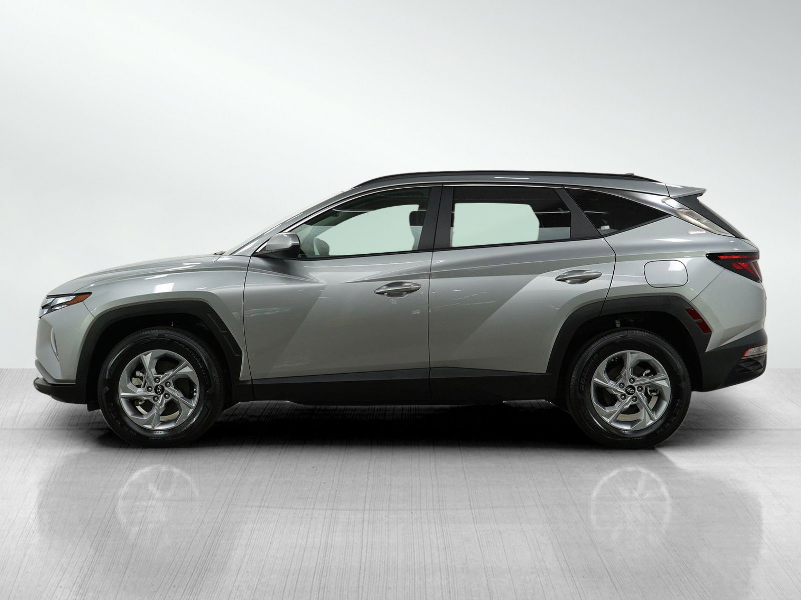 Used 2024 Hyundai Tucson SEL with VIN 5NMJBCDEXRH388616 for sale in Minneapolis, Minnesota