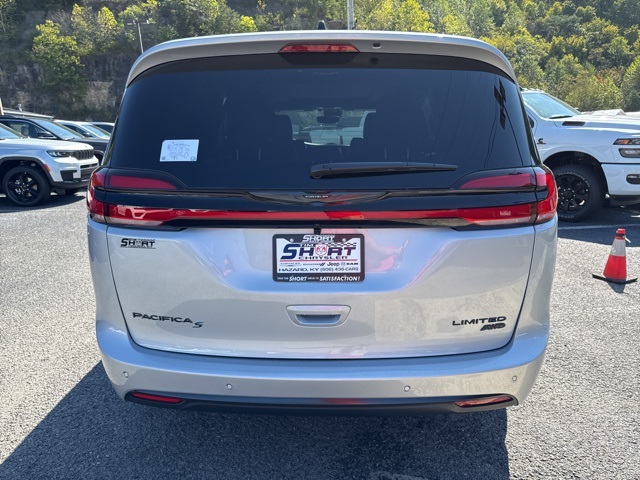 2026 Chrysler Pacifica Limited photo 3
