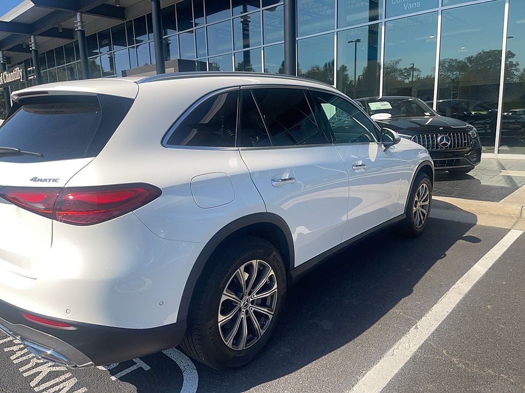 2024 Mercedes Benz GLC 300 4MATIC photo 2