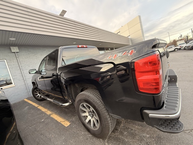 2017 Chevrolet Silverado 1500 LT photo 4
