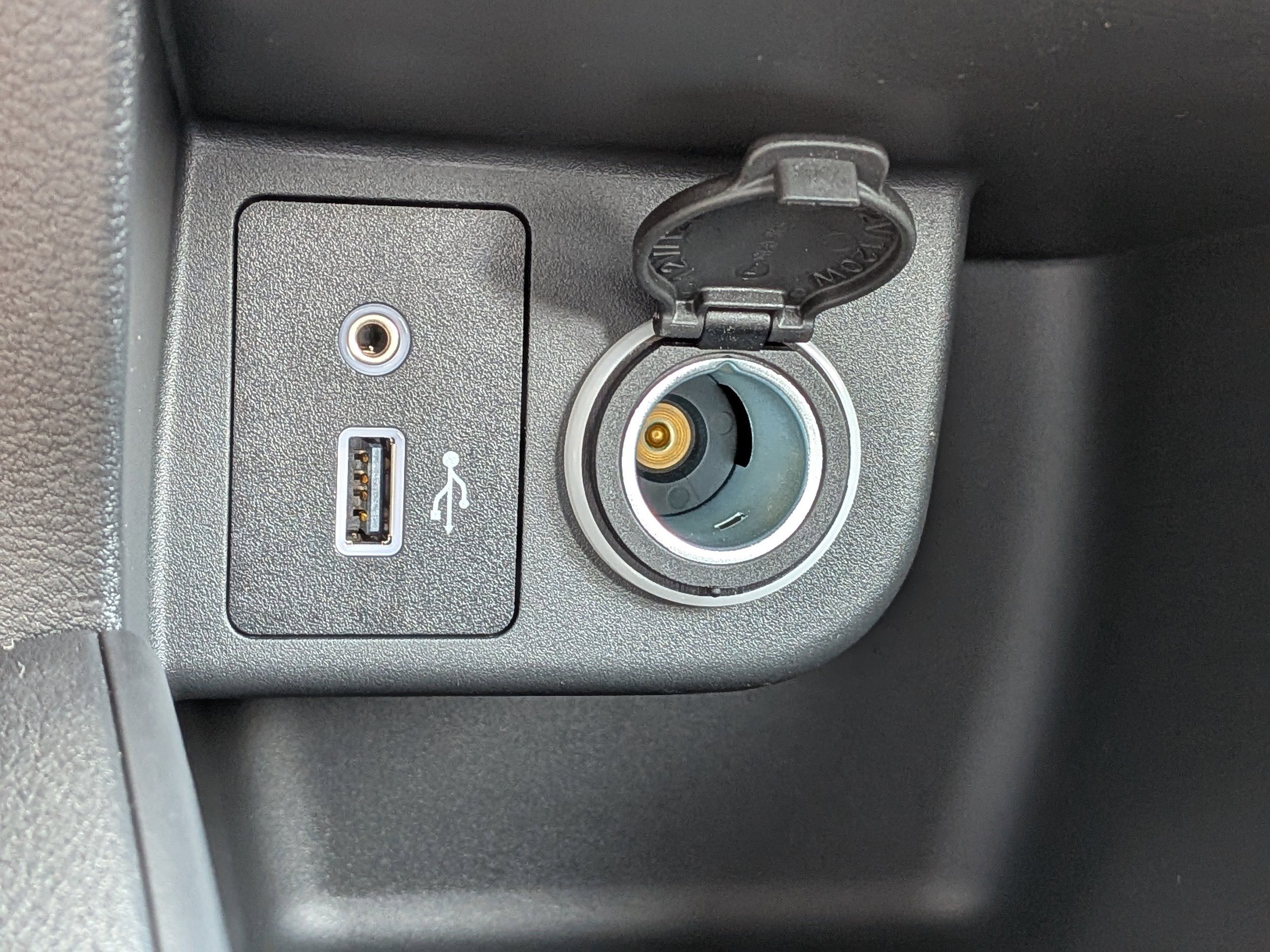 2025 Nissan Kicks Play S photo 13