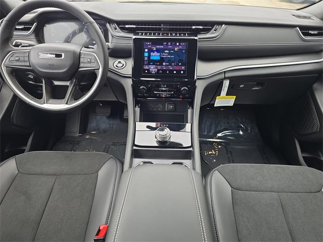 2025 Jeep Grand Cherokee Altitude photo 7