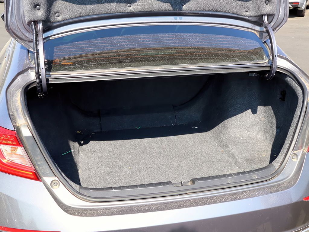 2019 Honda Accord LX 1.5T photo 9