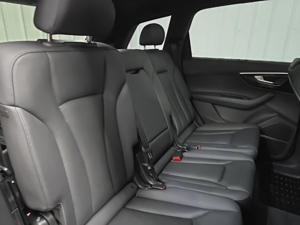 2023 Audi Q7 55 Premium Plus photo 17