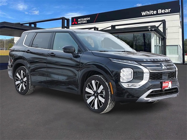 2025 Mitsubishi Outlander SE's photo