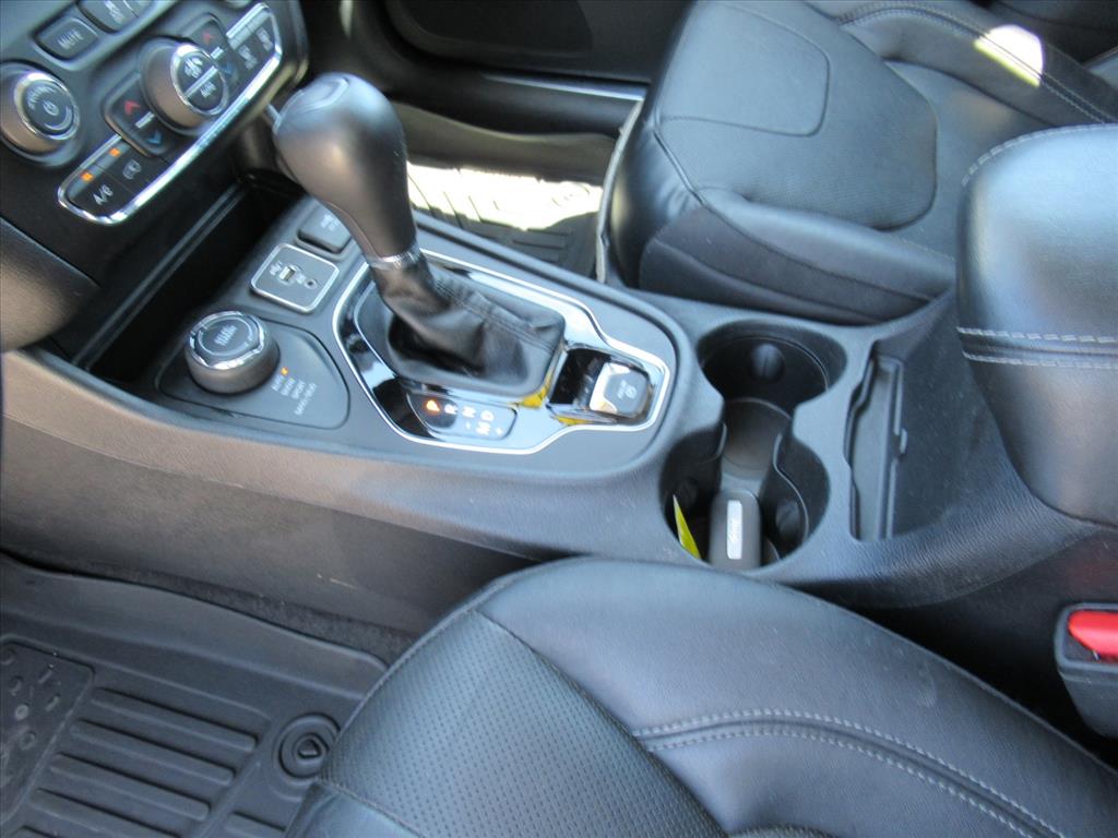 2020 Jeep Cherokee Limited photo 13