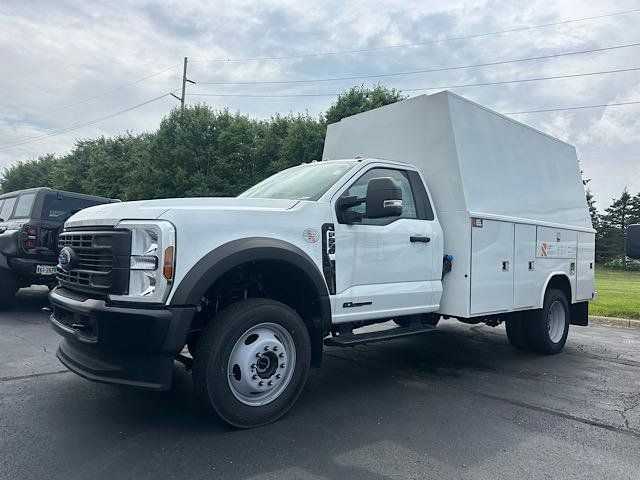 2025 Ford F-550 photo 3