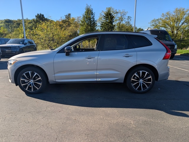 2025 Volvo XC60 B5 Plus photo 3