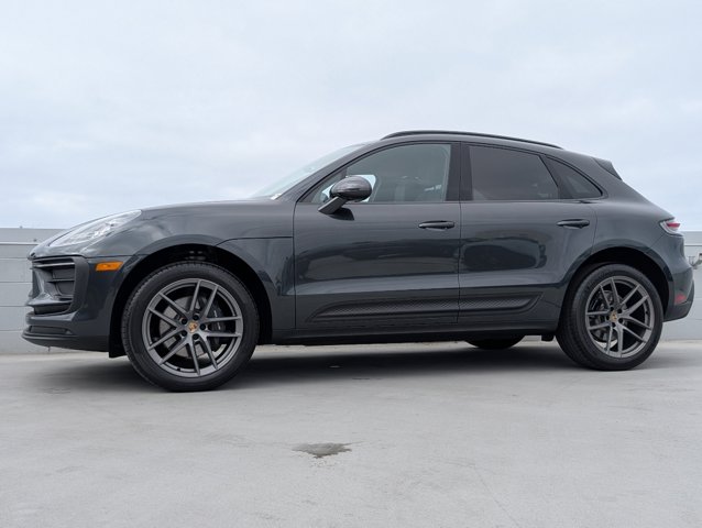 2024 Porsche Macan T photo 2