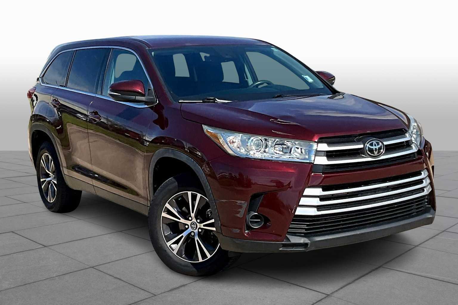 2019 Toyota Highlander LE photo 2