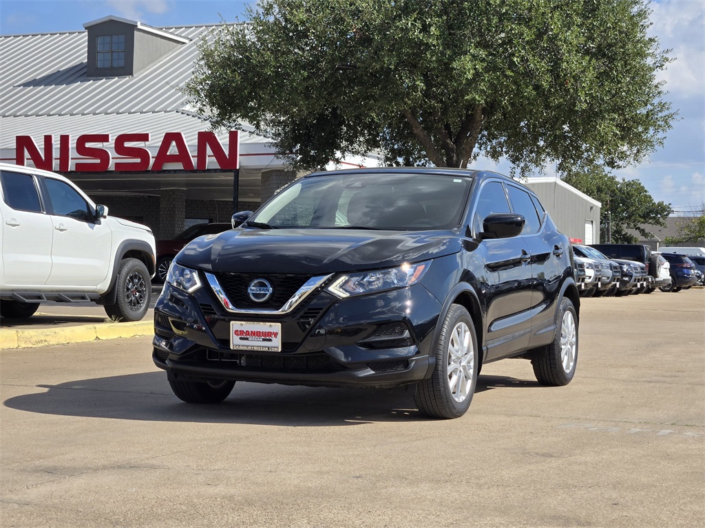 2022 Nissan Rogue Sport S photo 2