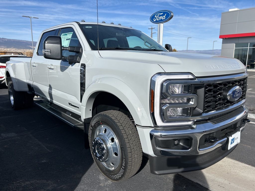2026 Ford F-450 Super Duty Lariat's photo