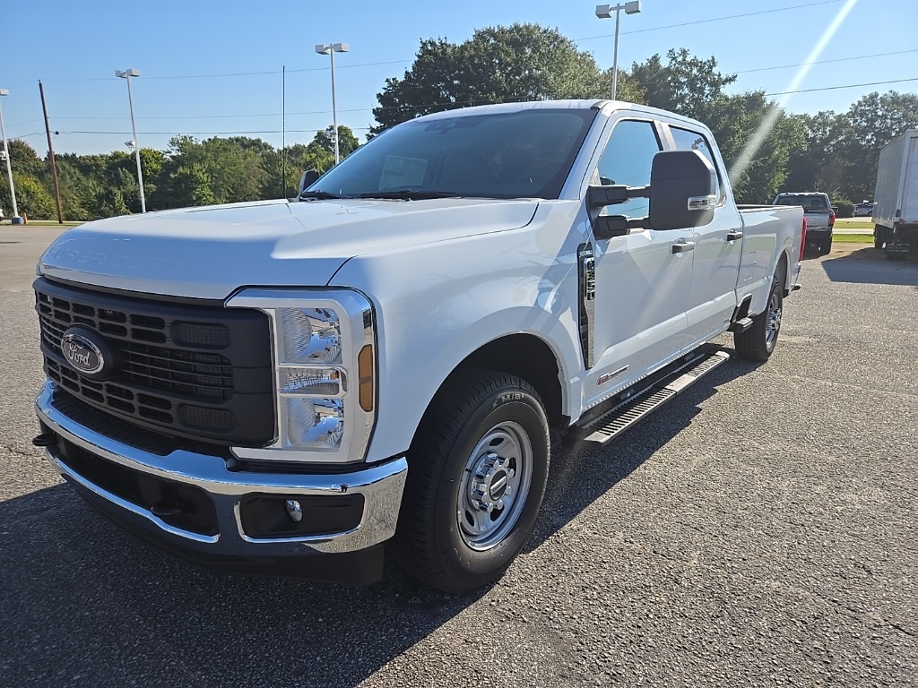 2026 Ford F-350 Super Duty XL's photo