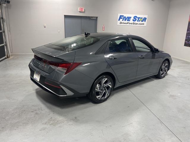 2025 Hyundai Elantra SEL Sport photo 3