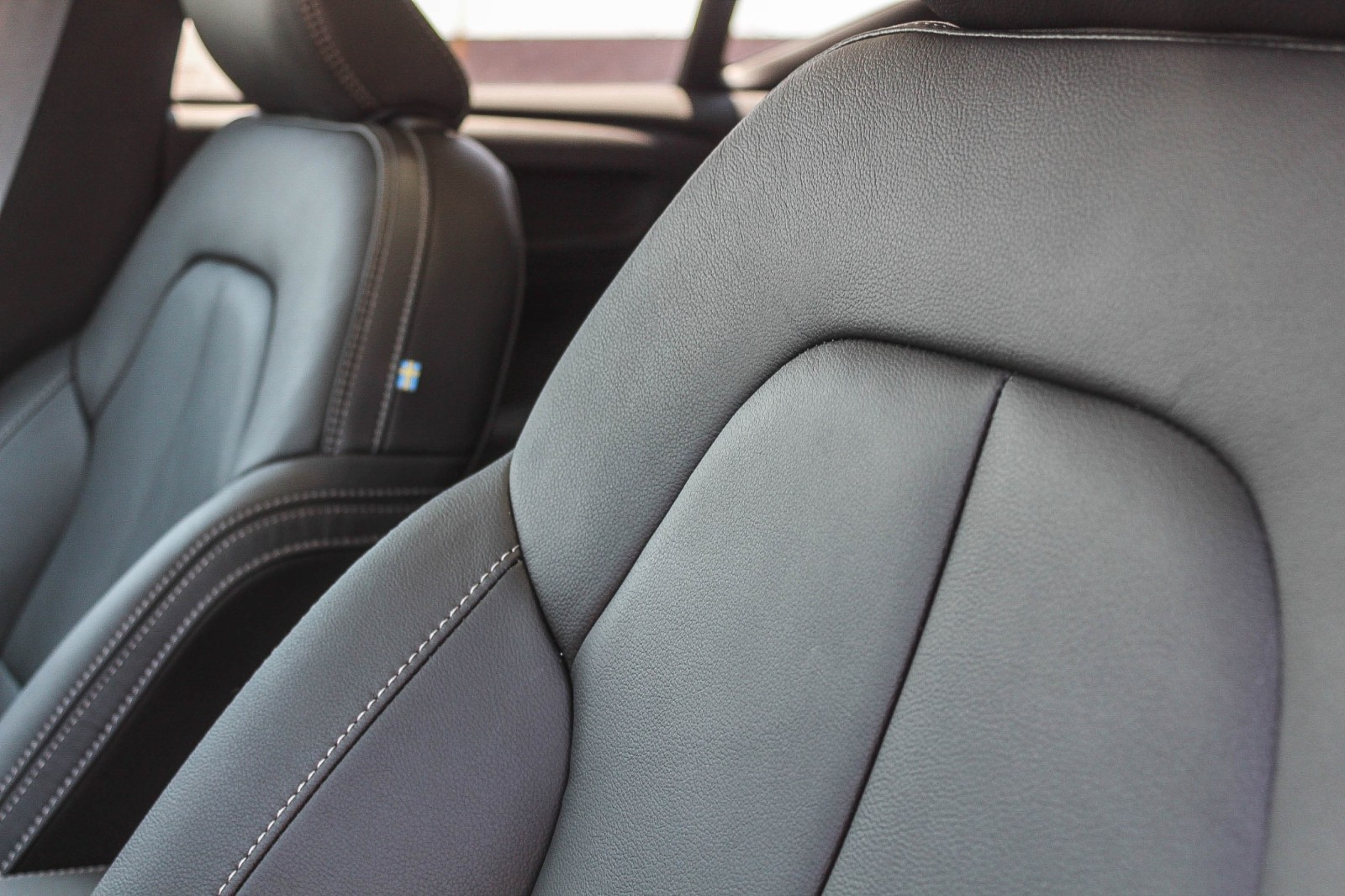 2025 Volvo XC40 Plus photo 24
