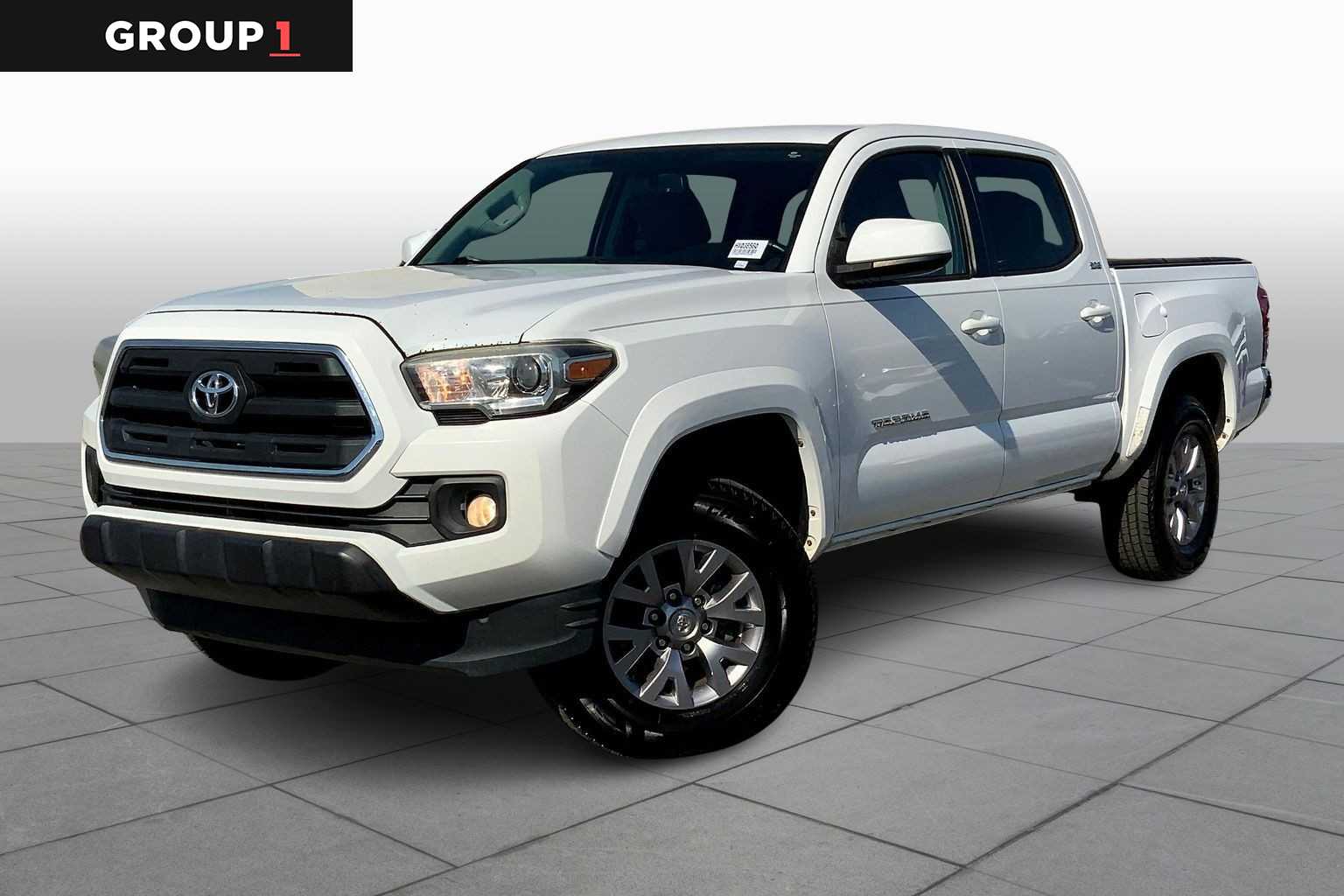 2017 Toyota Tacoma SR5's photo