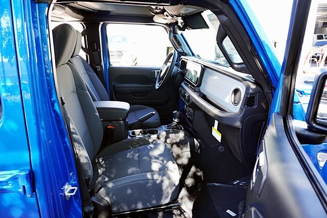 New 2025 Hydro Blue Pearl-Coat Exterior Paint Jeep Sport S image 16