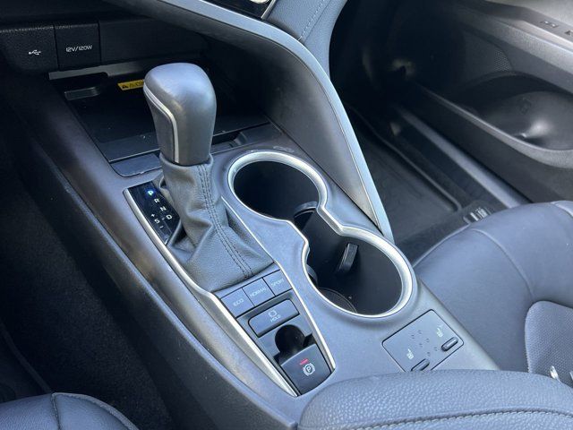 2022 Toyota Camry XLE photo 12