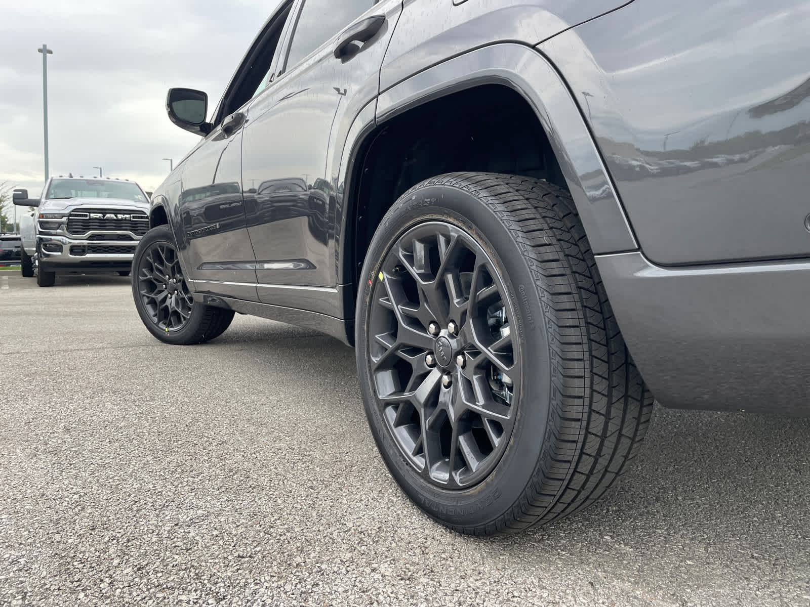 2025 Jeep Grand Cherokee L Summit Reserve photo 6