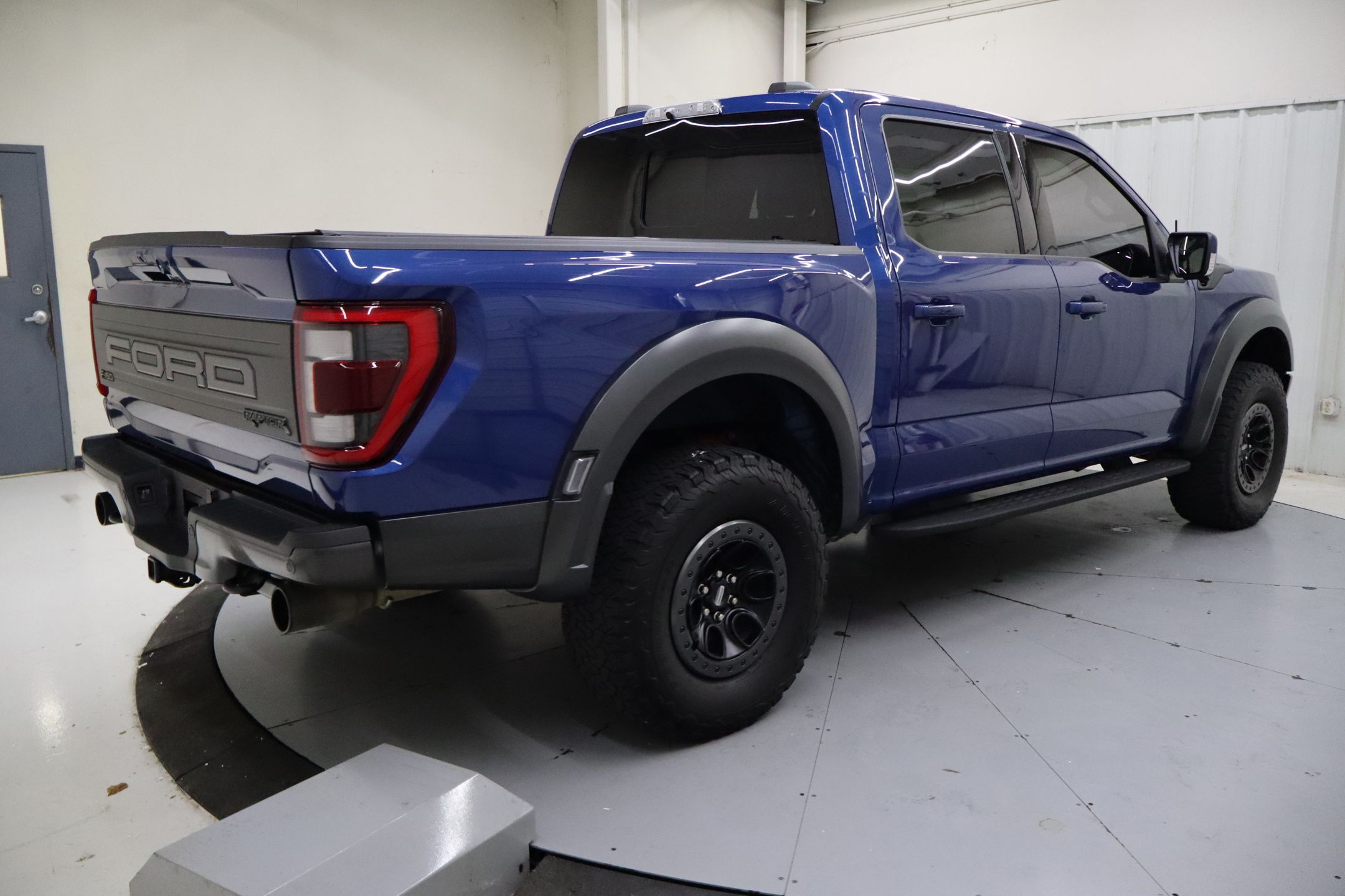 2022 Ford F-150 Raptor photo 2
