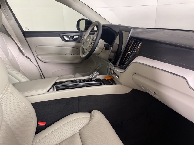 2026 Volvo XC60 photo 13