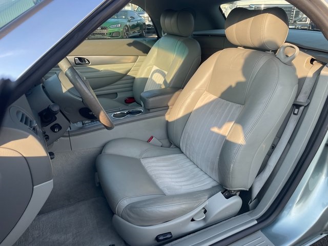 2004 Ford Thunderbird Base photo 2