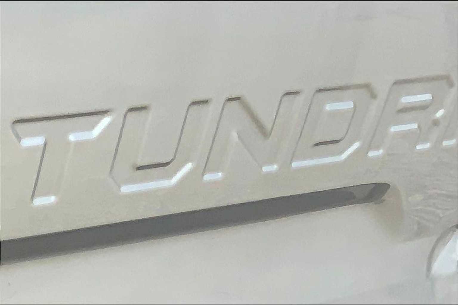 2017 Toyota Tundra SR5 photo 9