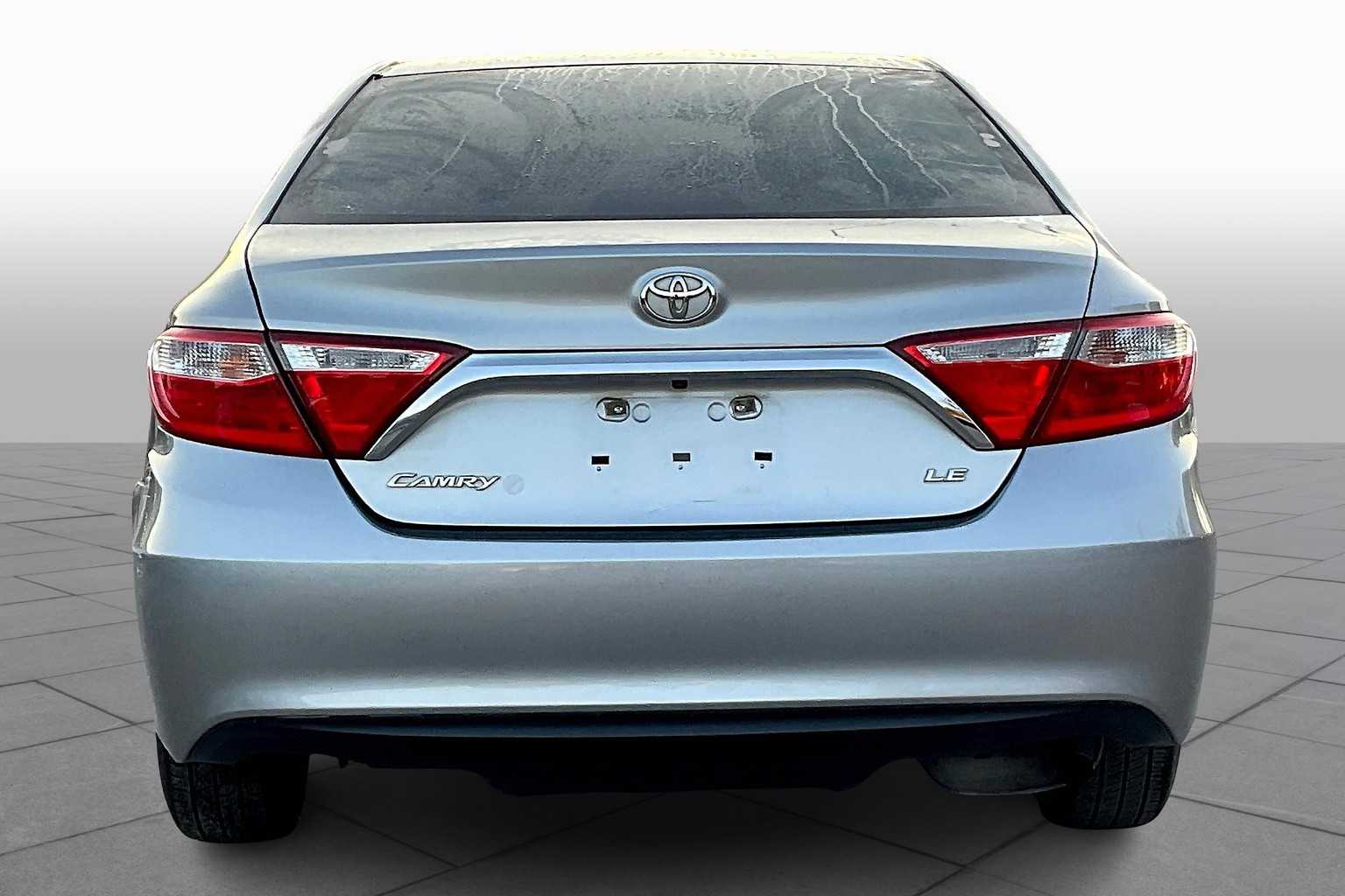 2016 Toyota Camry LE photo 4