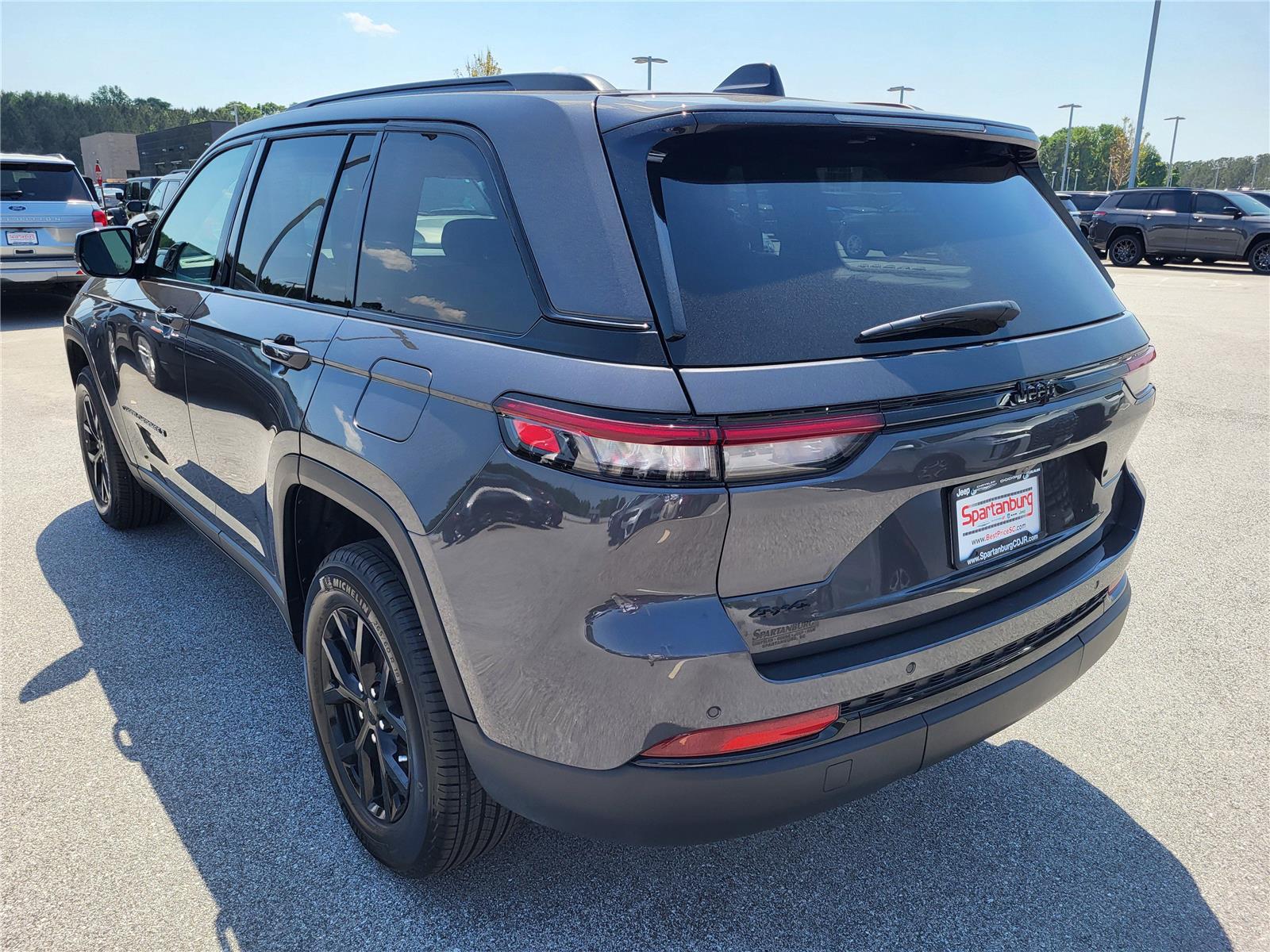 2024 Jeep Grand Cherokee Altitude photo 3