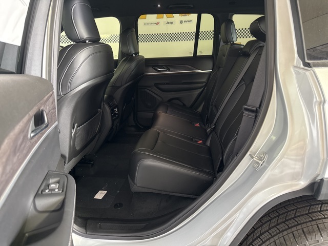 2025 Jeep Grand Cherokee Limited photo 20