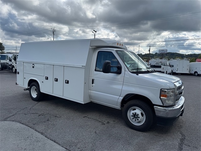 2026 Ford E-350 Base photo 3