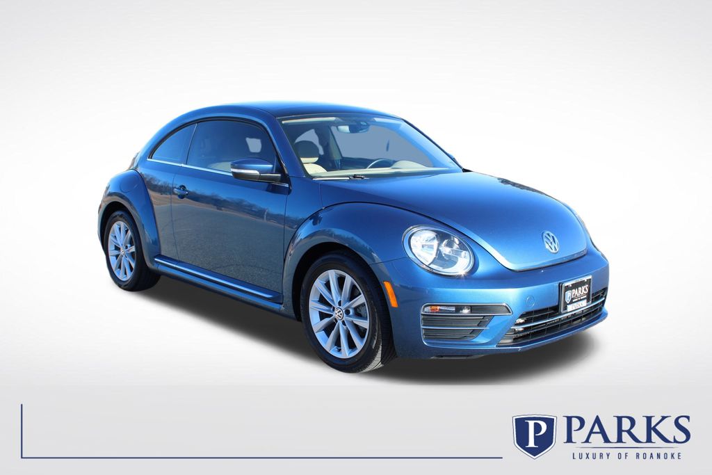 2019 Volkswagen Beetle SE's photo