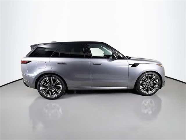 2025 Land Rover Range Rover Sport SE photo 4