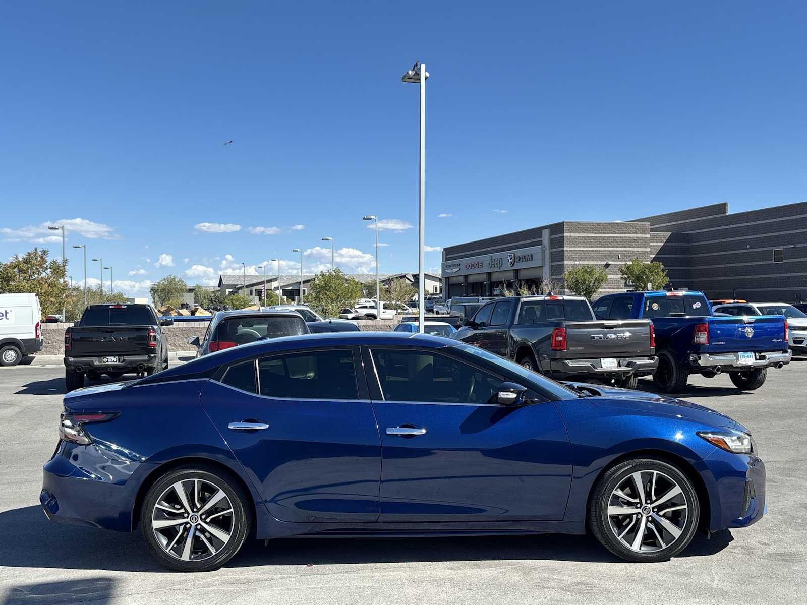 2020 Nissan Maxima SV photo 10