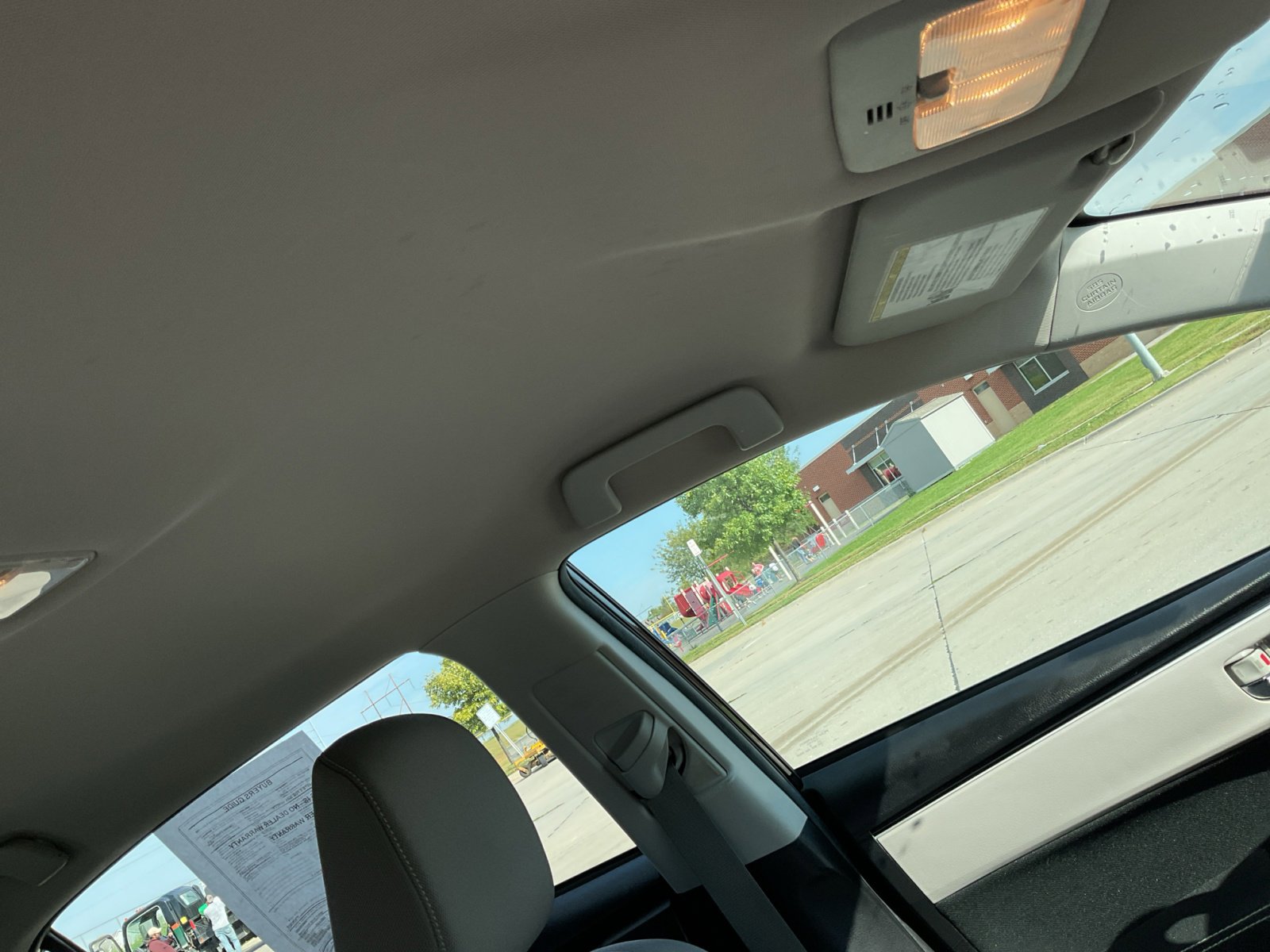 2018 Toyota Corolla LE photo 26