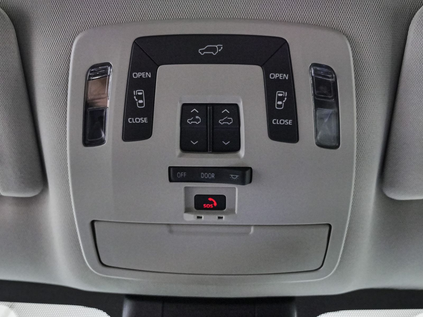 2024 Toyota Sienna XLE photo 34