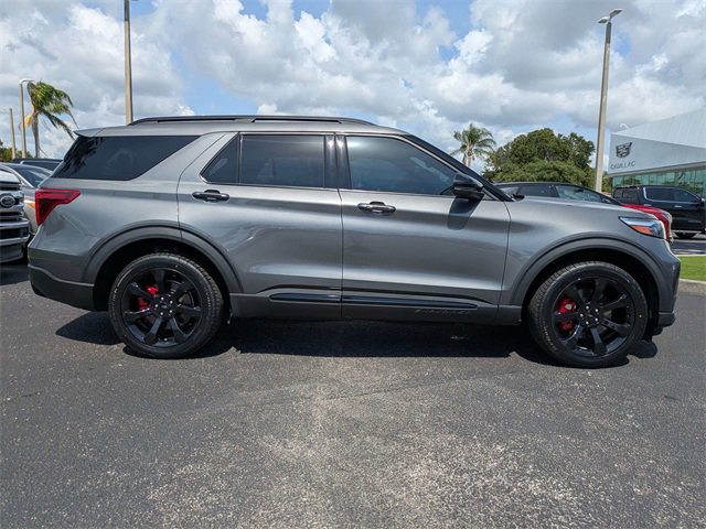 2023 Ford Explorer ST photo 3