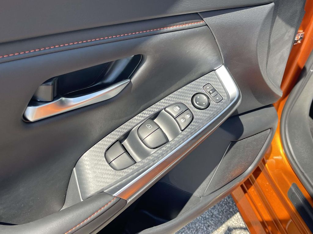 2025 Nissan Sentra SR photo 17