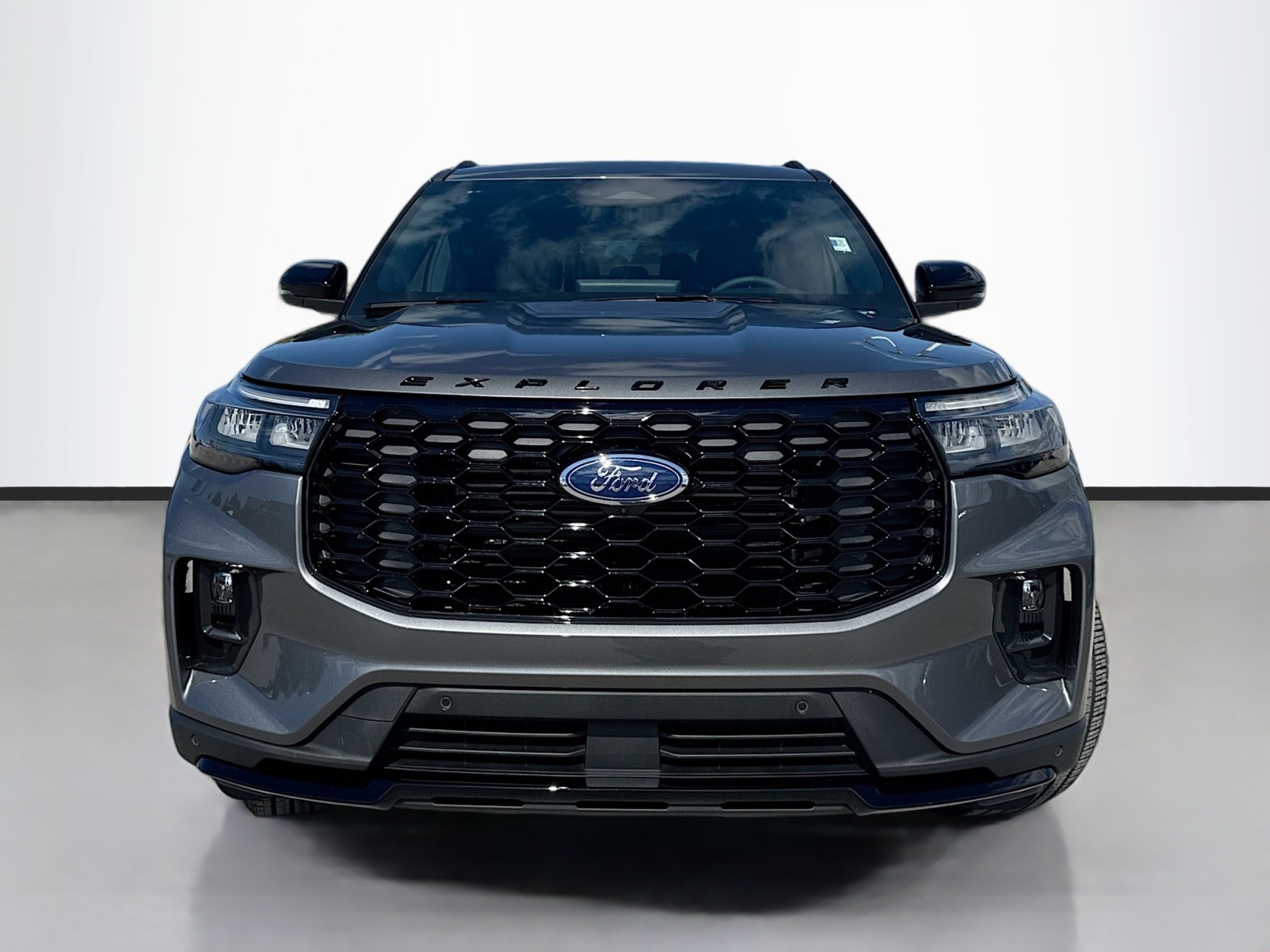 2025 Ford Explorer ST-Line photo 2