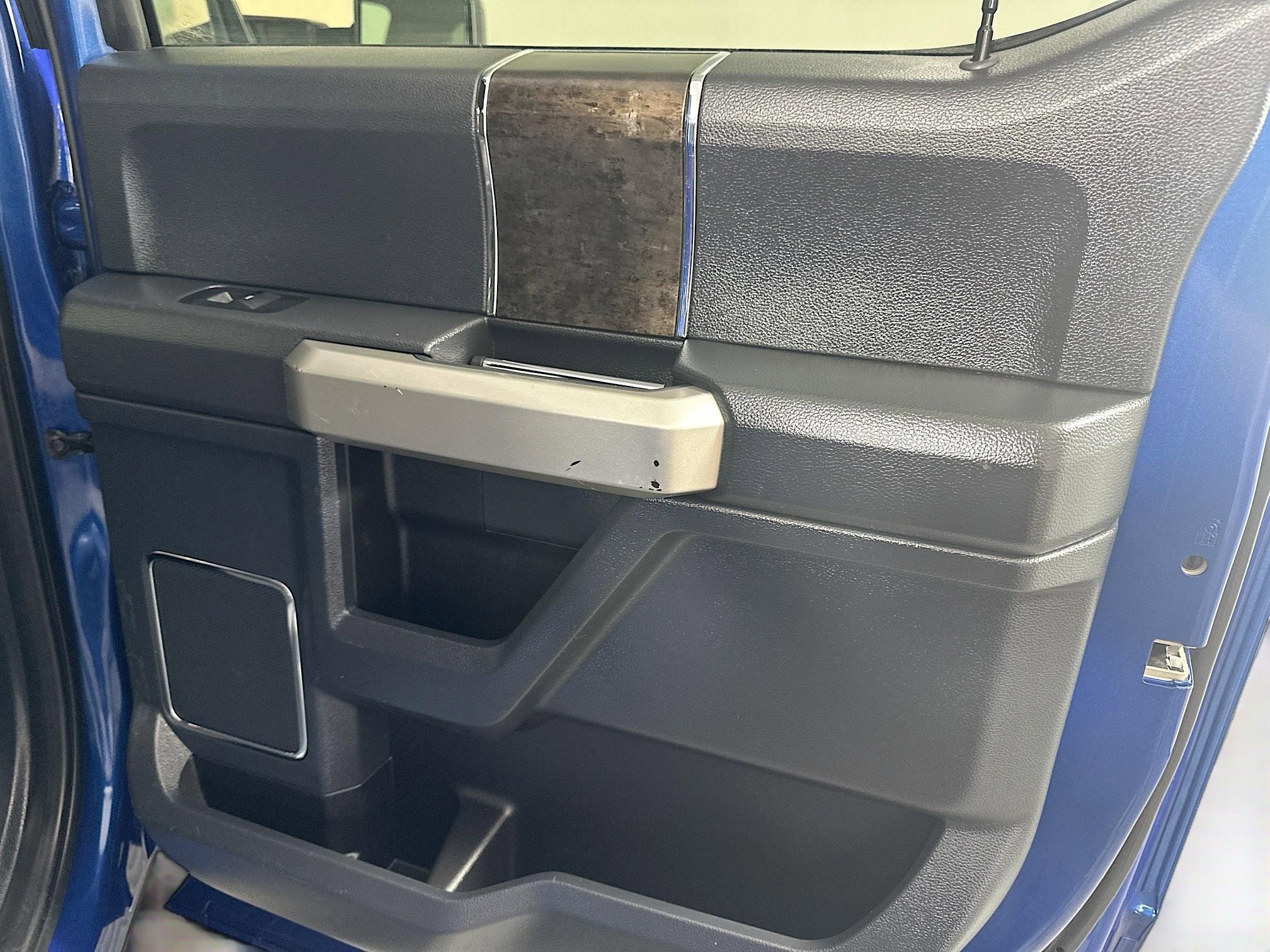 2022 Ford F-250 Lariat photo 28