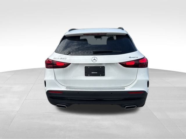 2025 Mercedes Benz GLA 250 4MATIC photo 4