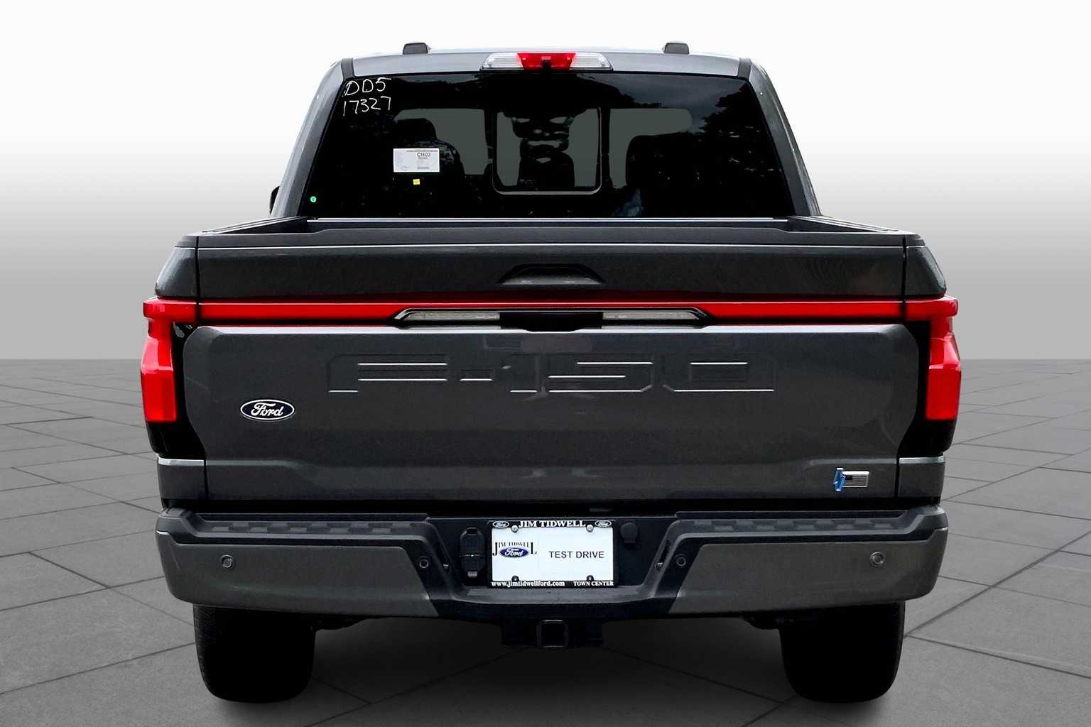 2025 Ford F-150 Lightning Lariat photo 4