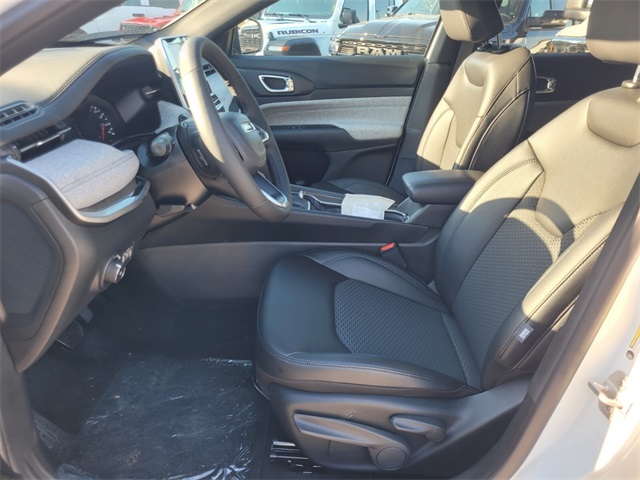 2026 Jeep Compass Latitude photo 4