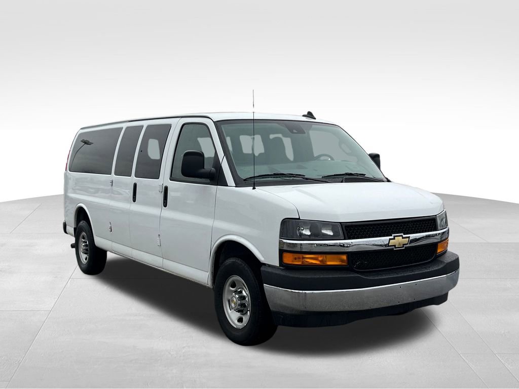 2024 Chevrolet Express Passenger LT's photo